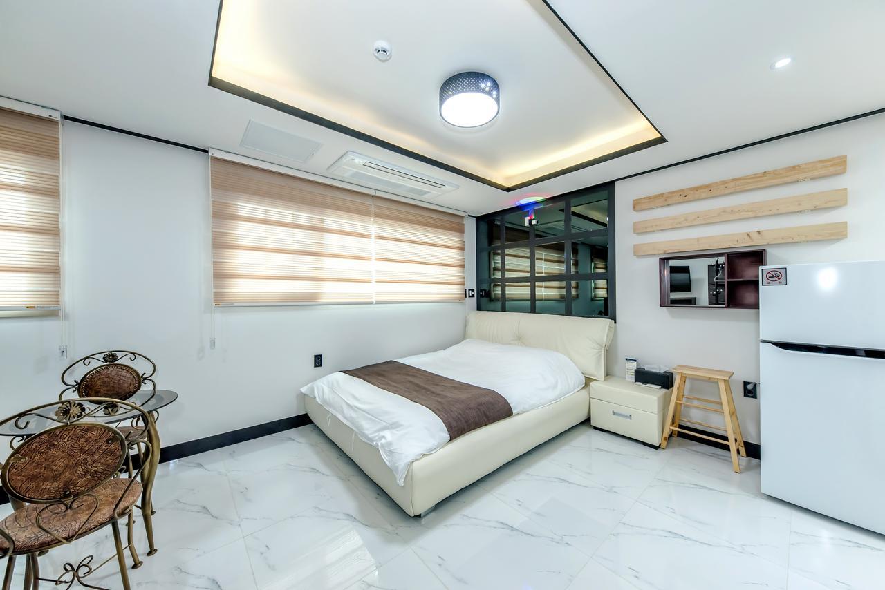 Jeju Skyhill Pension Согвіпо Екстер'єр фото